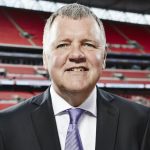 5 Komentator Sepak Bola Legendaris Sepanjang Masa