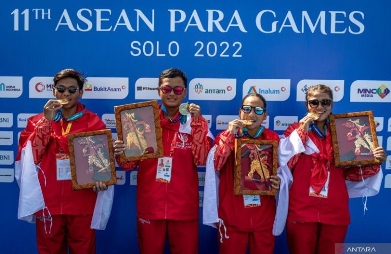 Atlet Renang ASEAN Para Games 2022 Meraih Medali