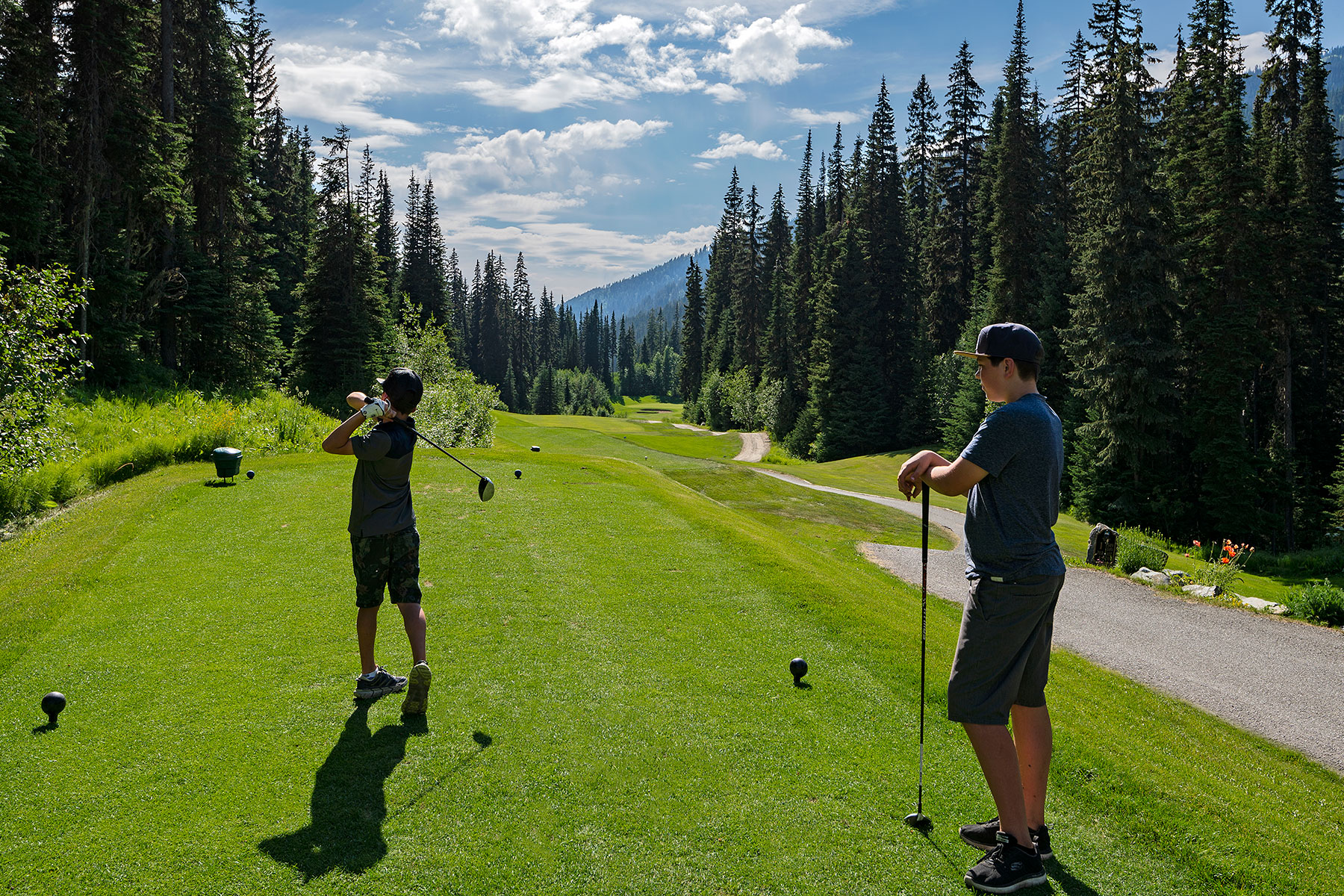 Kelebihan Bermain Golf di Lapangan Shadow Mountain Kanada