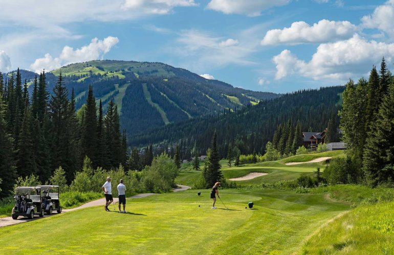 Kelebihan Bermain Golf di Lapangan Shadow Mountain Kanada